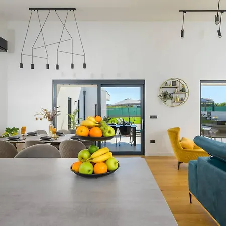 Villa Villa Lumi - Modern Beach Retreat With Private Pool