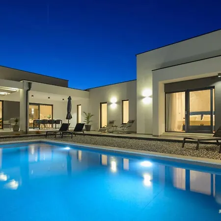 Villa Villa Lumi - Modern Beach Retreat With Private Pool