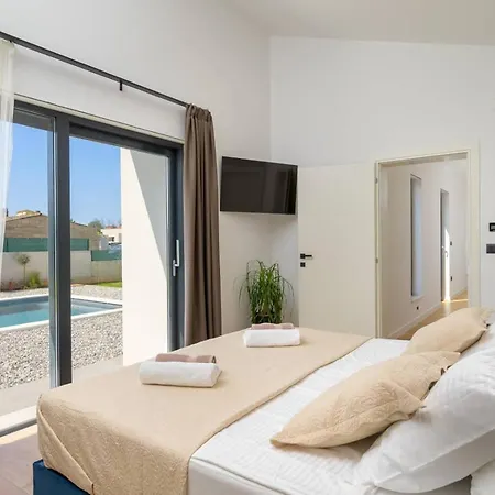 Villa Lumi - Modern Beach Retreat With Private Pool Villa