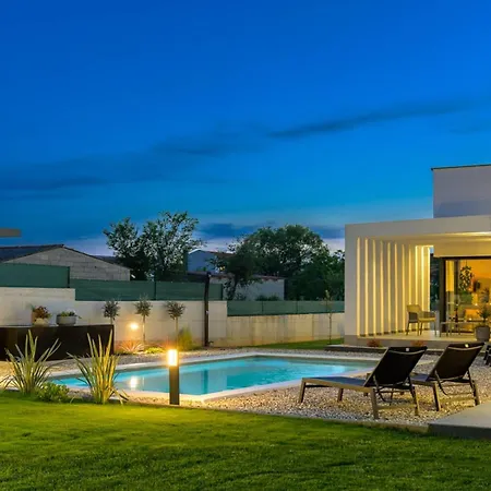 Villa Lumi - Modern Beach Retreat With Private Pool Villa Dhërmi