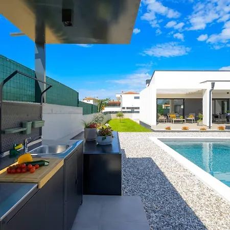 Villa Lumi - Modern Beach Retreat With Private Pool Villa