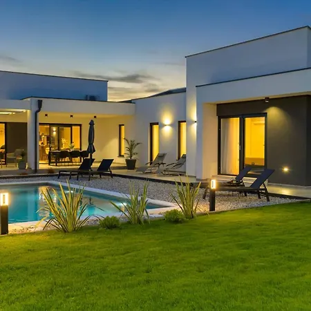 Villa Villa Lumi - Modern Beach Retreat With Private Pool Dhërmi